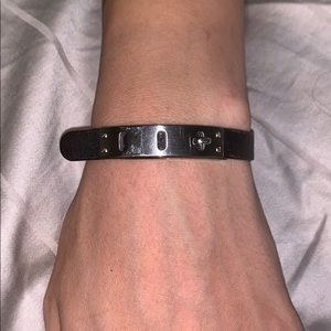 Silver turn lock & leather bracelet